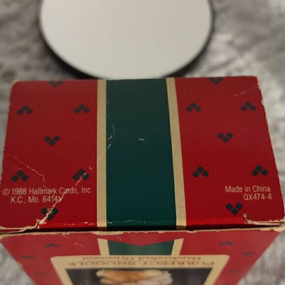 Vtg. Hallmark Keepsake "Purrfect Snuggle" Christmas Ornament - Picture 8 of 9